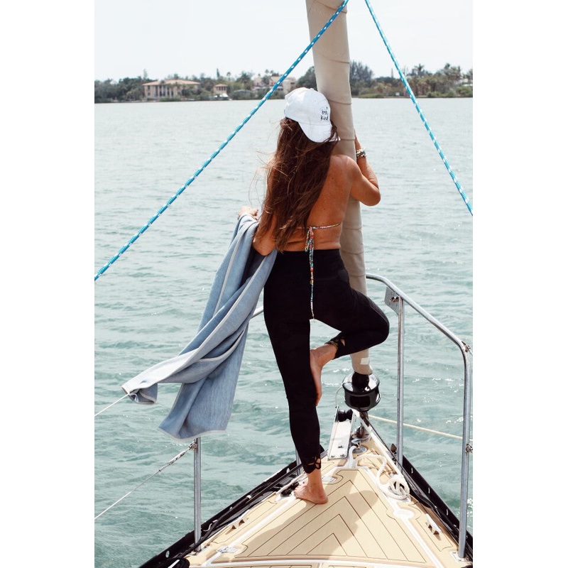 zuSKa Towel – Super Absorbent – Full Mat Coverage
